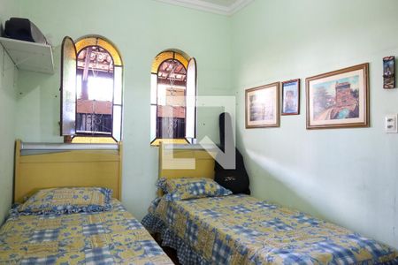 Casa à venda com 360m², 6 quartos e 2 vagas Casa à venda com 360m², 6 quartos e 2 vagasQuarto