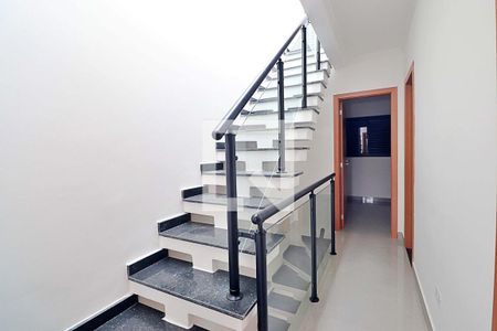 Casa à venda com 129m², 3 quartos e 2 vagasEscada