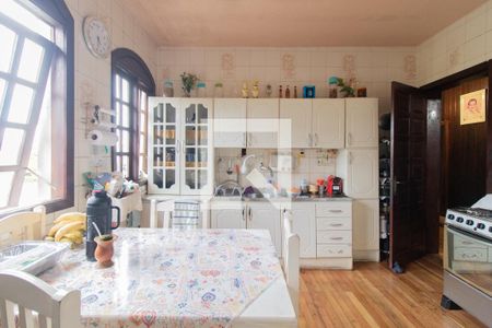 Casa à venda com 390m², 2 quartos e 3 vagas Casa à venda com 390m², 2 quartos e 3 vagasCozinha