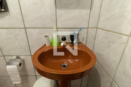 Casa à venda com 390m², 2 quartos e 3 vagas Casa à venda com 390m², 2 quartos e 3 vagasBanheiro externo