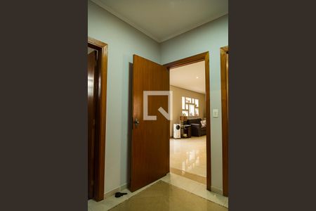 Casa à venda com 400m², 3 quartos e 4 vagasCorredor