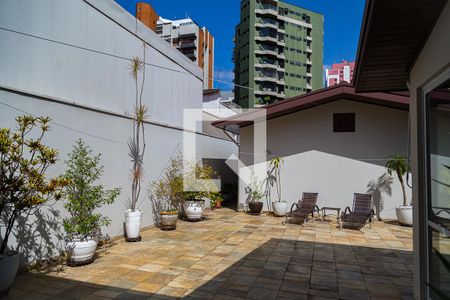 Casa à venda com 400m², 3 quartos e 4 vagasVista da Área de Serviço