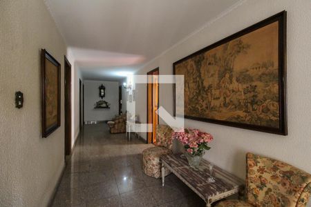 Casa para alugar com 750m², 5 quartos e 5 vagasCorredor