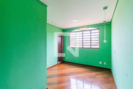 Casa para alugar com 196m², 4 quartos e 5 vagas Casa para alugar com 196m², 4 quartos e 5 vagasSuíte 2