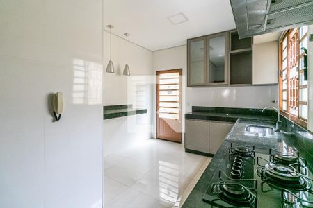 Casa para alugar com 196m², 4 quartos e 5 vagas Casa para alugar com 196m², 4 quartos e 5 vagasCozinha