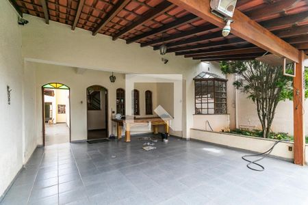 Casa para alugar com 196m², 4 quartos e 5 vagas Casa para alugar com 196m², 4 quartos e 5 vagasGaragem