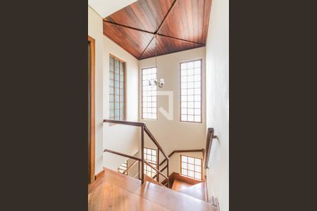Escada de casa para alugar com 4 quartos, 196m² em Rio Branco, Belo Horizonte