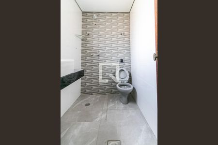 Casa para alugar com 196m², 4 quartos e 5 vagas Casa para alugar com 196m², 4 quartos e 5 vagasBanheiro da Suíte 1