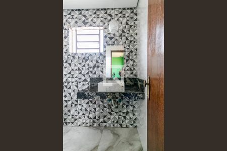 Casa para alugar com 196m², 4 quartos e 5 vagas Casa para alugar com 196m², 4 quartos e 5 vagasBanheiro da Suíte 2