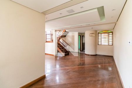 Sala de casa para alugar com 4 quartos, 196m² em Rio Branco, Belo Horizonte
