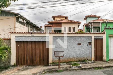 Fachada de casa para alugar com 4 quartos, 196m² em Rio Branco, Belo Horizonte