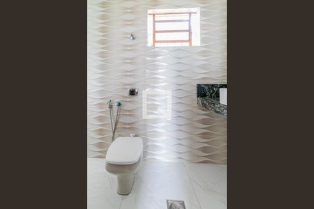 Casa para alugar com 196m², 4 quartos e 5 vagas Casa para alugar com 196m², 4 quartos e 5 vagasBanheiro Social