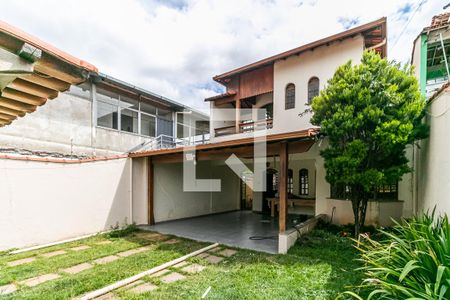 Casa para alugar com 196m², 4 quartos e 5 vagas Casa para alugar com 196m², 4 quartos e 5 vagasÁrea Externa