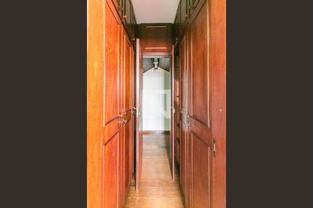 Casa para alugar com 196m², 4 quartos e 5 vagas Casa para alugar com 196m², 4 quartos e 5 vagasCloset