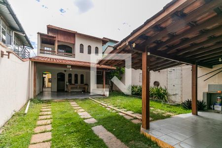 Casa para alugar com 196m², 4 quartos e 5 vagas Casa para alugar com 196m², 4 quartos e 5 vagasÁrea Externa
