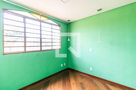 Casa para alugar com 196m², 4 quartos e 5 vagas Casa para alugar com 196m², 4 quartos e 5 vagasSuíte 2