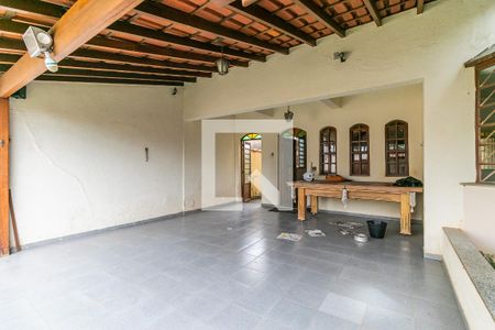 Garagem de casa para alugar com 4 quartos, 196m² em Rio Branco, Belo Horizonte