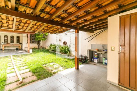 Casa para alugar com 196m², 4 quartos e 5 vagas Casa para alugar com 196m², 4 quartos e 5 vagasEntrada