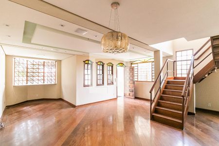 Casa para alugar com 4 quartos, 196m² em Rio Branco, Belo Horizonte