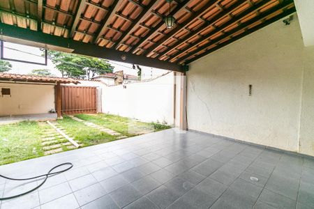 Casa para alugar com 196m², 4 quartos e 5 vagas Casa para alugar com 196m², 4 quartos e 5 vagasGaragem