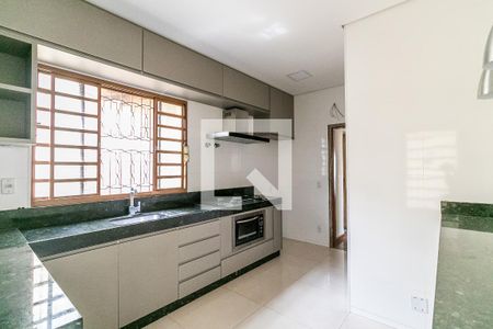 Cozinha de casa para alugar com 4 quartos, 196m² em Rio Branco, Belo Horizonte