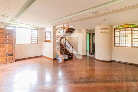 Sala de casa para alugar com 4 quartos, 196m² em Rio Branco, Belo Horizonte
