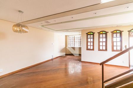 Sala de casa para alugar com 4 quartos, 196m² em Rio Branco, Belo Horizonte