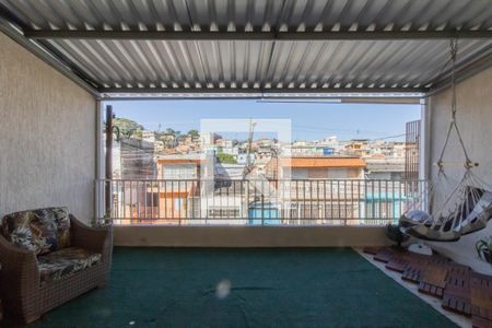 Casa à venda com 120m², 3 quartos e 2 vagas Casa à venda com 120m², 3 quartos e 2 vagasTerraço