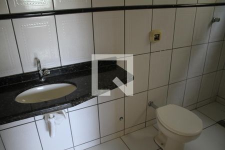 Casa para alugar com 360m², 3 quartos e 4 vagasBanheiro da Suíte 1
