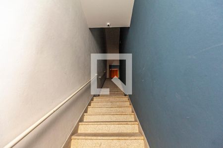 Escada de entrada de casa para alugar com 2 quartos, 220m² em Barra Funda, São Paulo