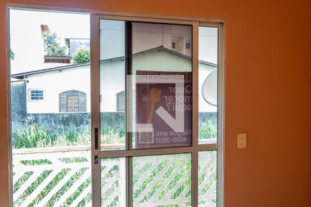 Casa para alugar com 85m², 2 quartos e 2 vagas Casa para alugar com 85m², 2 quartos e 2 vagasFachada