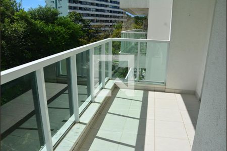 Sala com varanda de apartamento para alugar com 2 quartos, 80m² em Alphaville I, Salvador