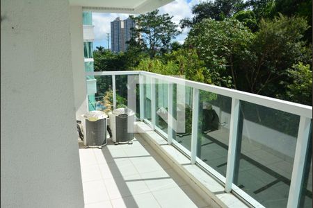 Sala com varanda de apartamento para alugar com 2 quartos, 80m² em Alphaville I, Salvador