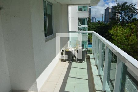 Sala com varanda de apartamento para alugar com 2 quartos, 80m² em Alphaville I, Salvador