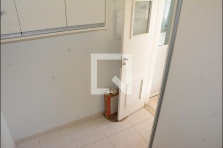 Apartamento para alugar com 80m², 2 quartos e 2 vagasÁrea de serviços com quarto