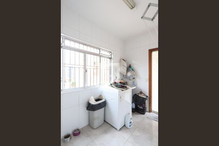 Casa à venda com 229m², 3 quartos e 6 vagas Casa à venda com 229m², 3 quartos e 6 vagasLavanderia