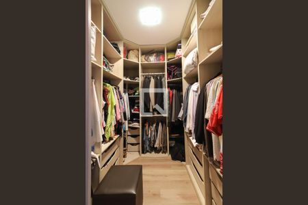 Casa à venda com 229m², 3 quartos e 6 vagas Casa à venda com 229m², 3 quartos e 6 vagasQuarto 1 - Armários