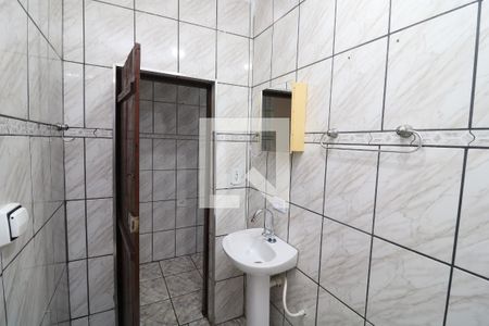 Banheiro de casa para alugar com 1 quarto, 42m² em Vila Iguaçu, São Paulo