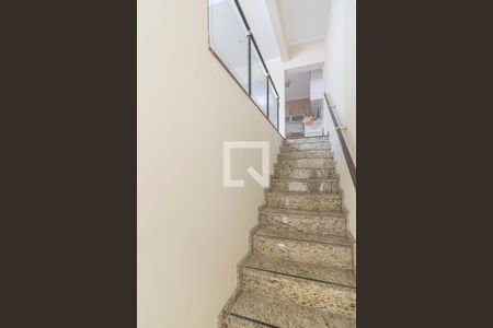 Escada de Entrada de casa de condomínio à venda com 3 quartos, 150m² em Vila Eldízia, Santo André