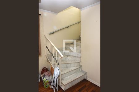 Casa à venda com 150m², 3 quartos e 3 vagasEscada