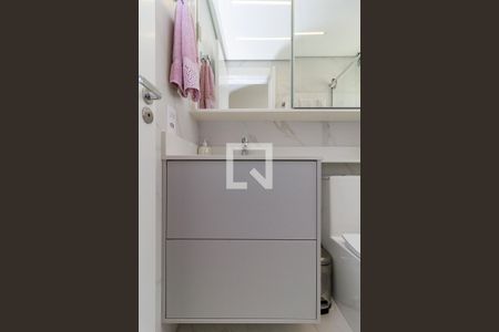 Apartamento à venda com 71m², 2 quartos e 1 vagaSuíte - Banheiro