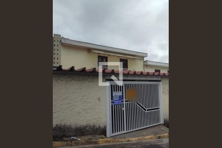 Casa para alugar com 80m², 2 quartos e 2 vagasFachada 