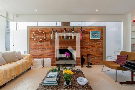 Casa à venda com 400m², 3 quartos e 6 vagas