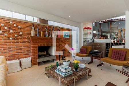 Casa à venda com 400m², 3 quartos e 6 vagas