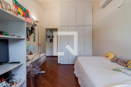 Casa à venda com 400m², 3 quartos e 6 vagas