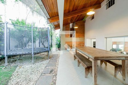 Casa à venda com 400m², 3 quartos e 6 vagas