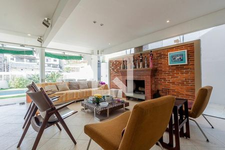 Casa à venda com 400m², 3 quartos e 6 vagas