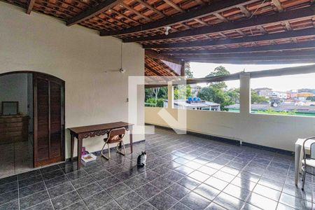 Casa à venda com 600m², 3 quartos e 4 vagas Casa à venda com 600m², 3 quartos e 4 vagasVaranda