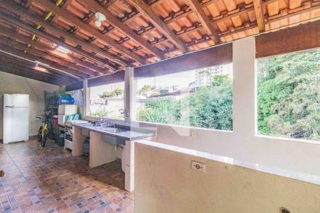 Casa à venda com 600m², 3 quartos e 4 vagas Casa à venda com 600m², 3 quartos e 4 vagasCorre Lavanderia dor lateral