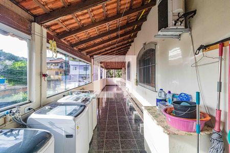 Casa à venda com 600m², 3 quartos e 4 vagas Casa à venda com 600m², 3 quartos e 4 vagasLavanderia